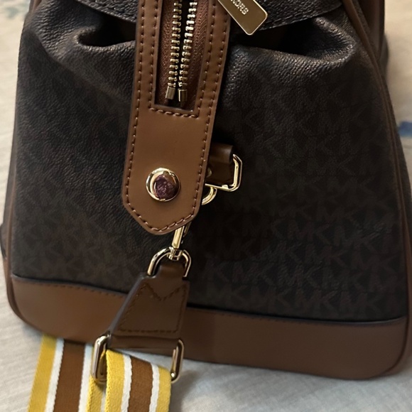 Michael Kors duffle bag/luggage - Picture 2 of 4